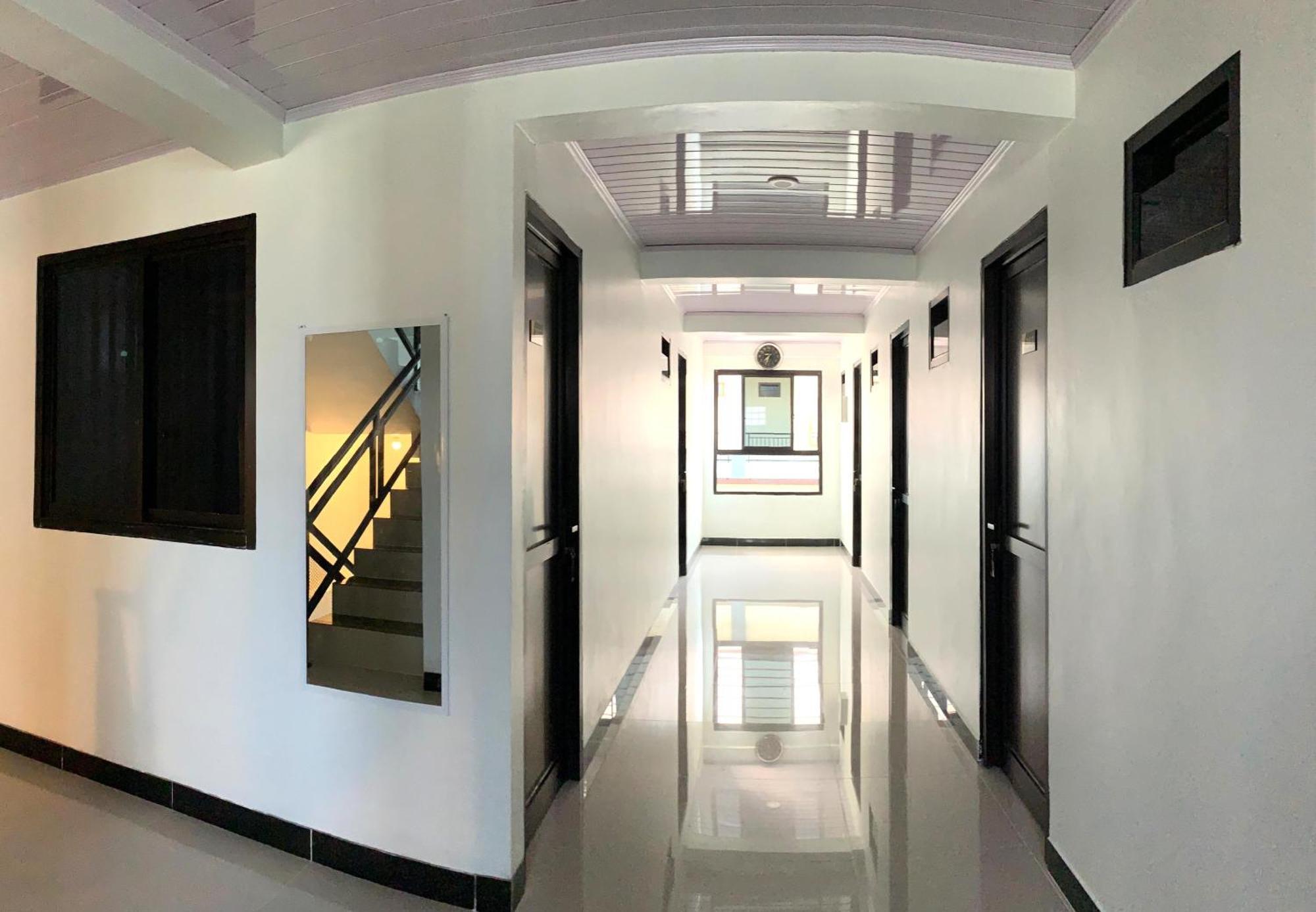 Srondolwetan Kusuma Raya Guest House מראה חיצוני תמונה